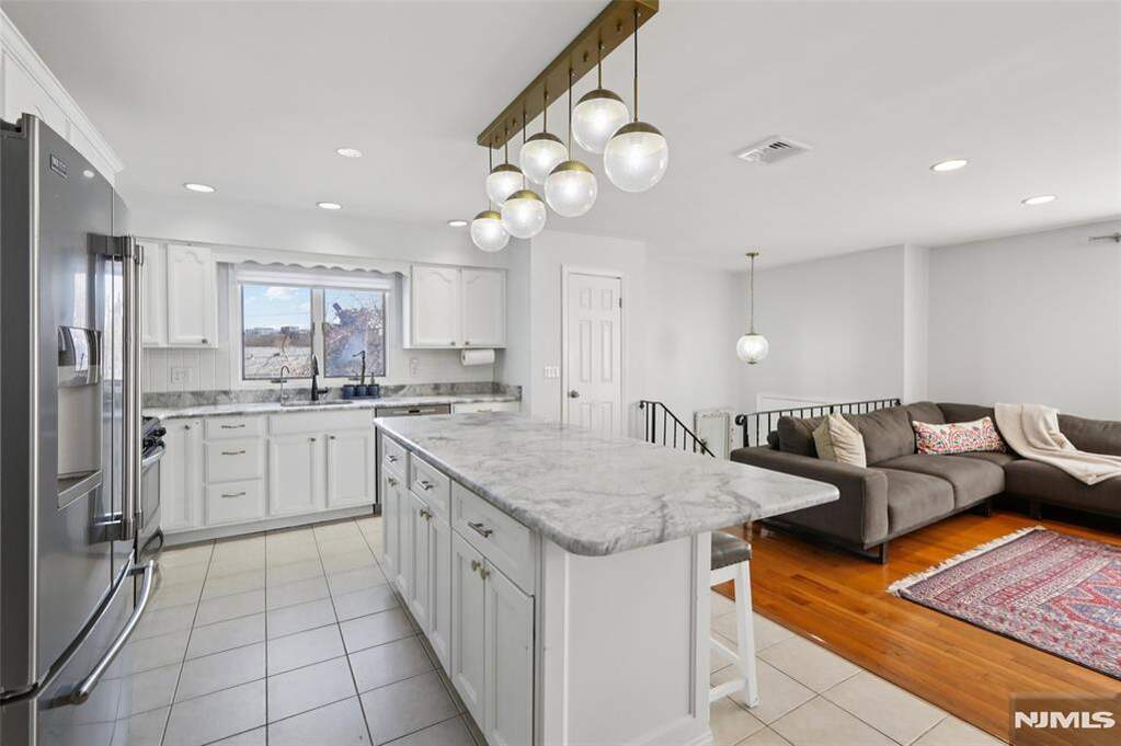 5 Bedroom Single Family Home/House's Image 6