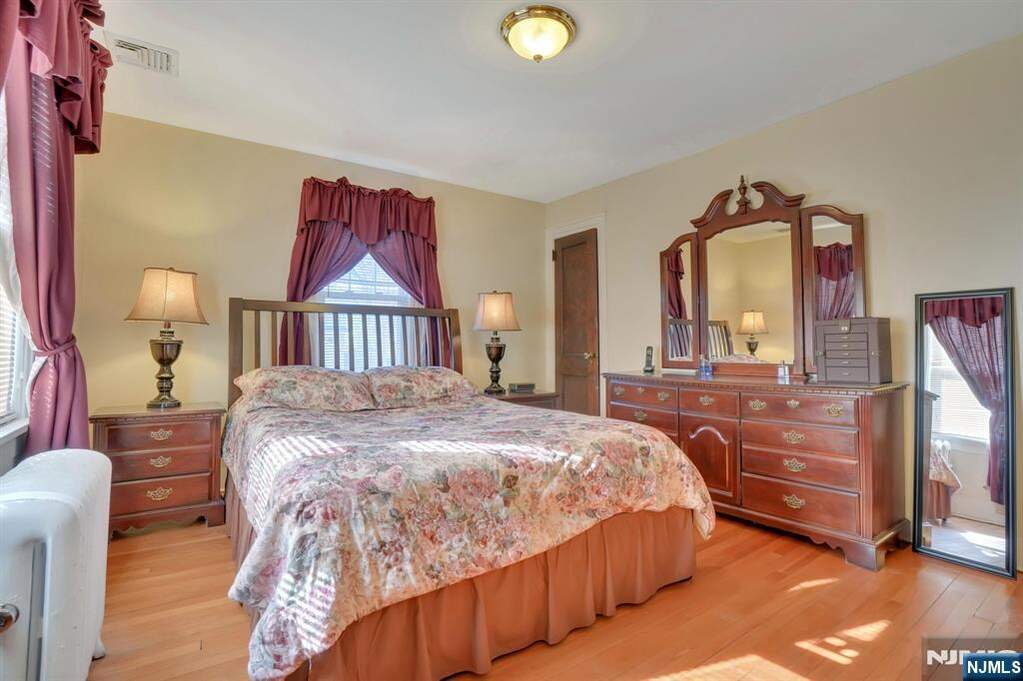 4 Bedroom Single Family Home/House's Image 14
