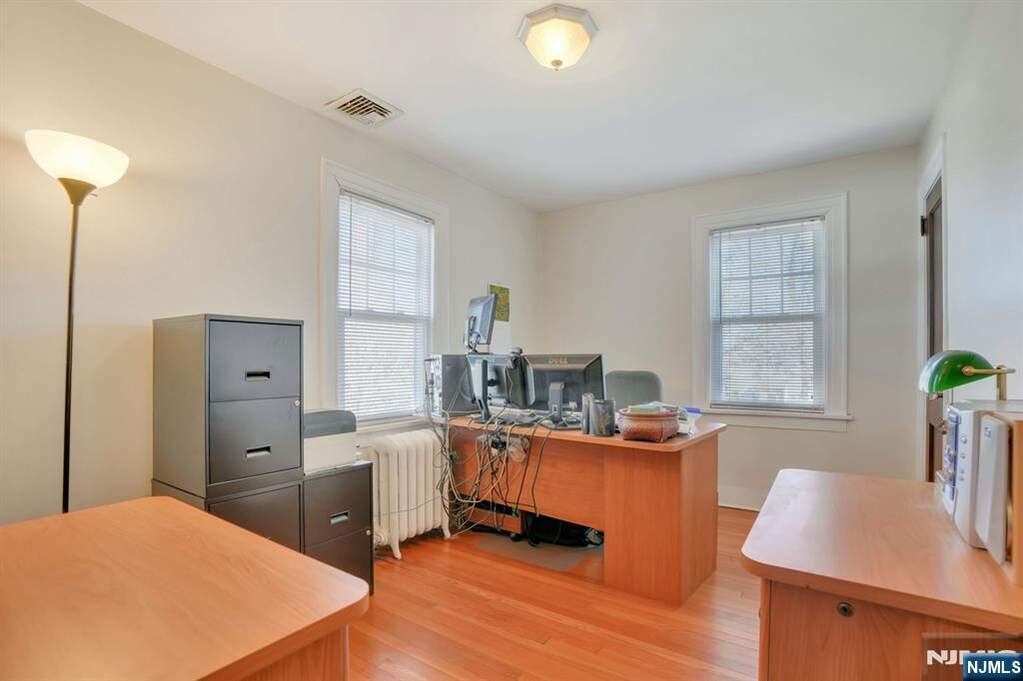 4 Bedroom Single Family Home/House's Image 20