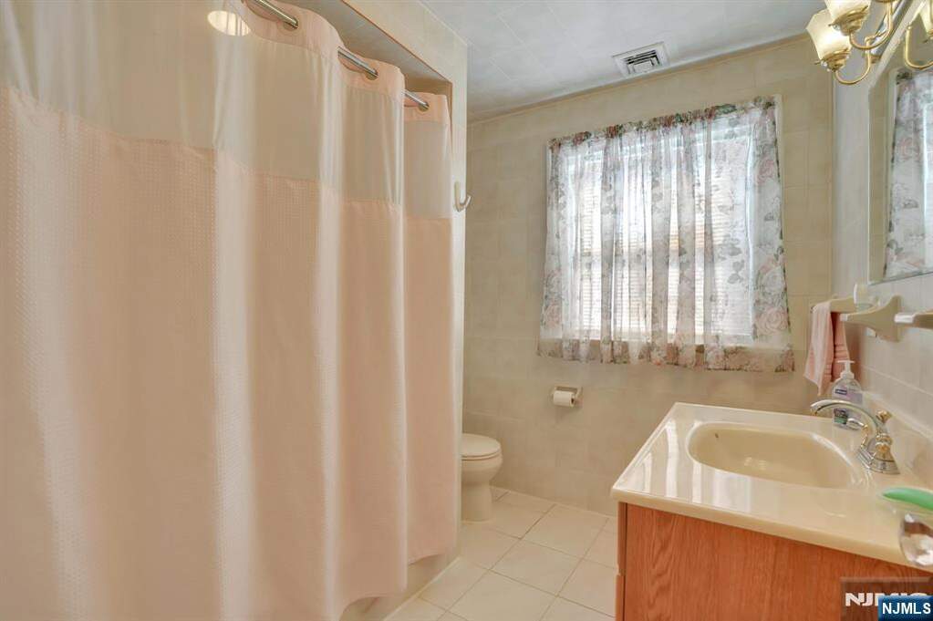 4 Bedroom Single Family Home/House's Image 21