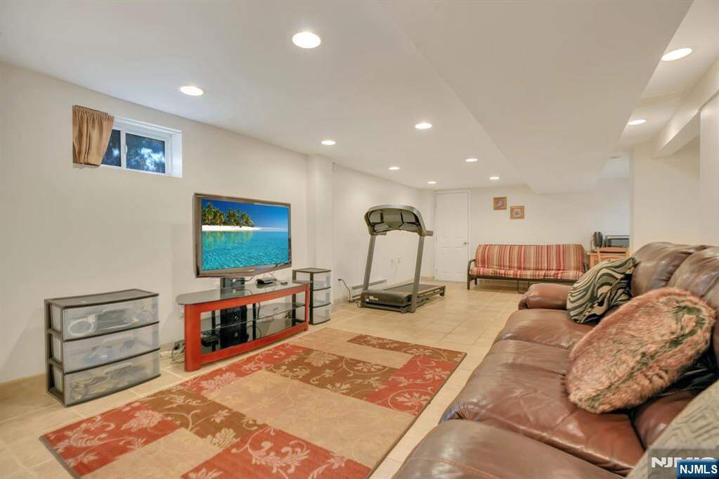 4 Bedroom Single Family Home/House's Image 23