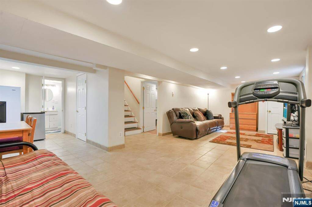 4 Bedroom Single Family Home/House's Image 25