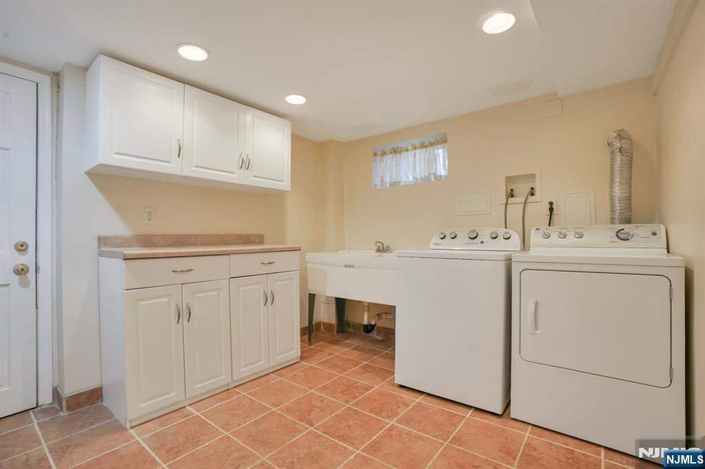 4 Bedroom Single Family Home/House's Image 26