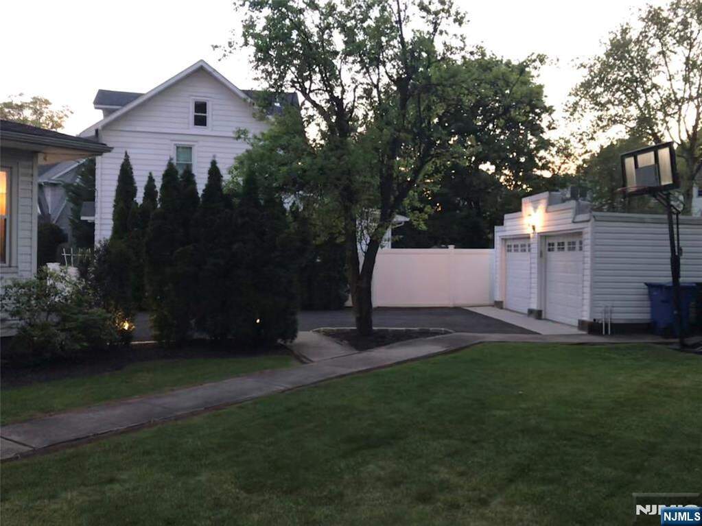 4 Bedroom Single Family Home/House's Image 38