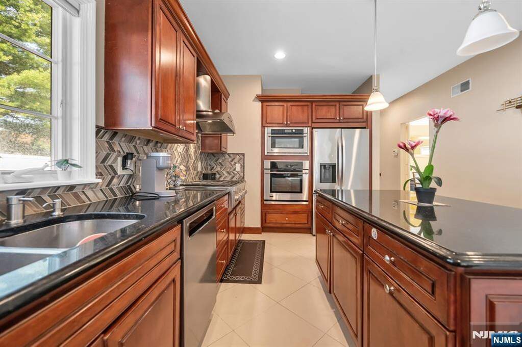 4 Bedroom Single Family Home/House's Image 8