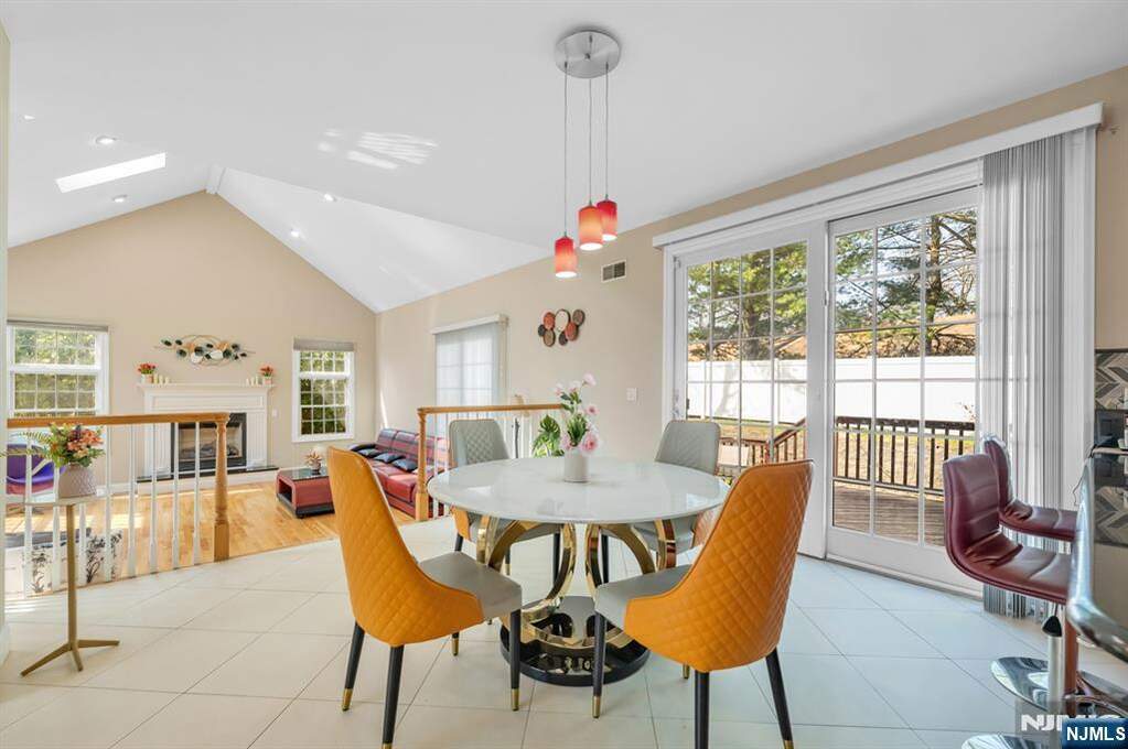 4 Bedroom Single Family Home/House's Image 11