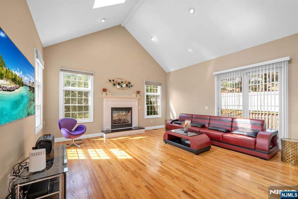 4 Bedroom Single Family Home/House's Image 12