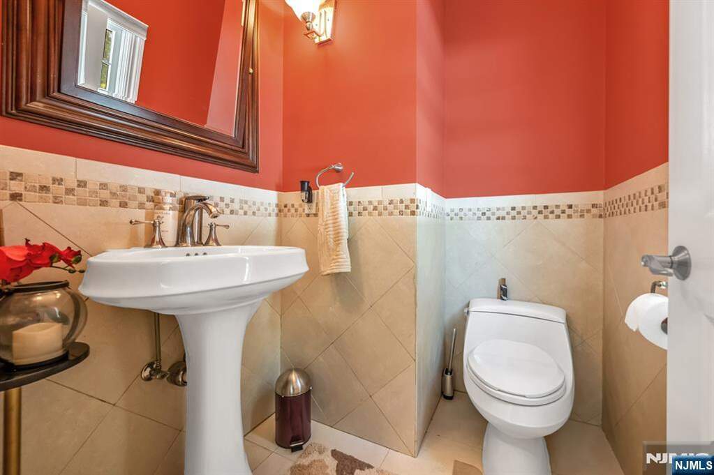 4 Bedroom Single Family Home/House's Image 14
