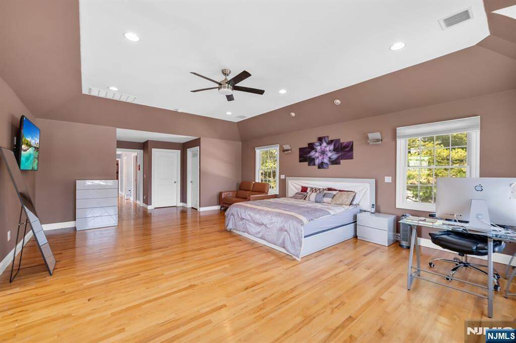 4 Bedroom Single Family Home/House's Image 16