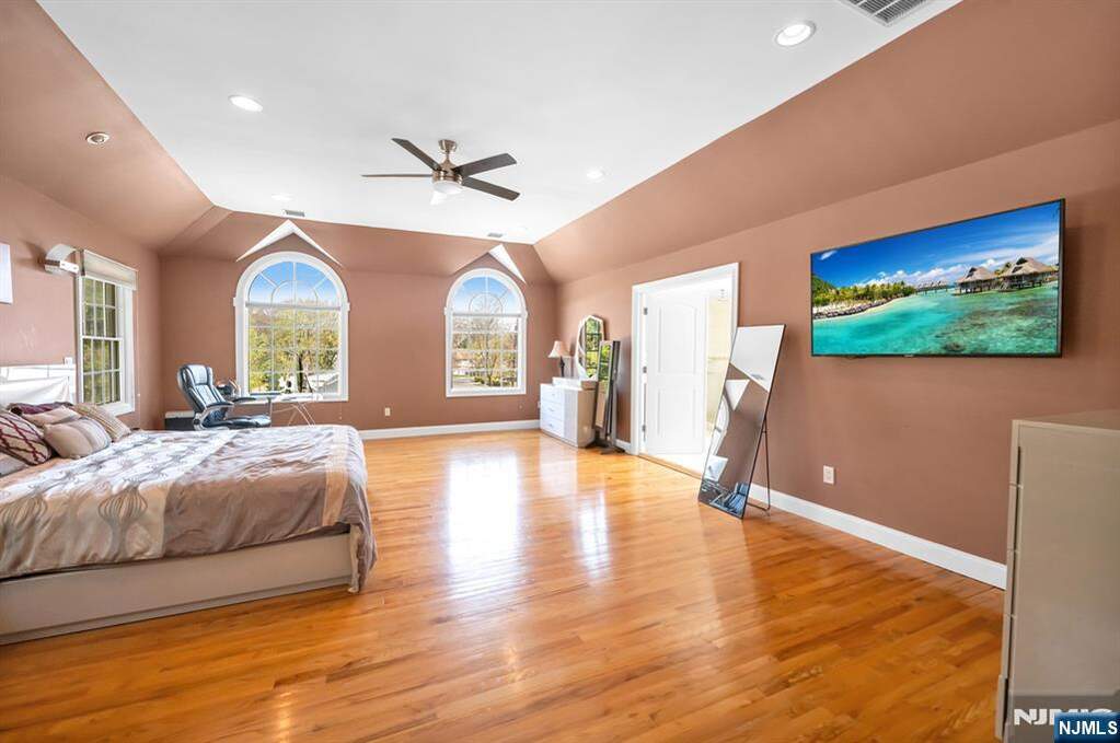 4 Bedroom Single Family Home/House's Image 17