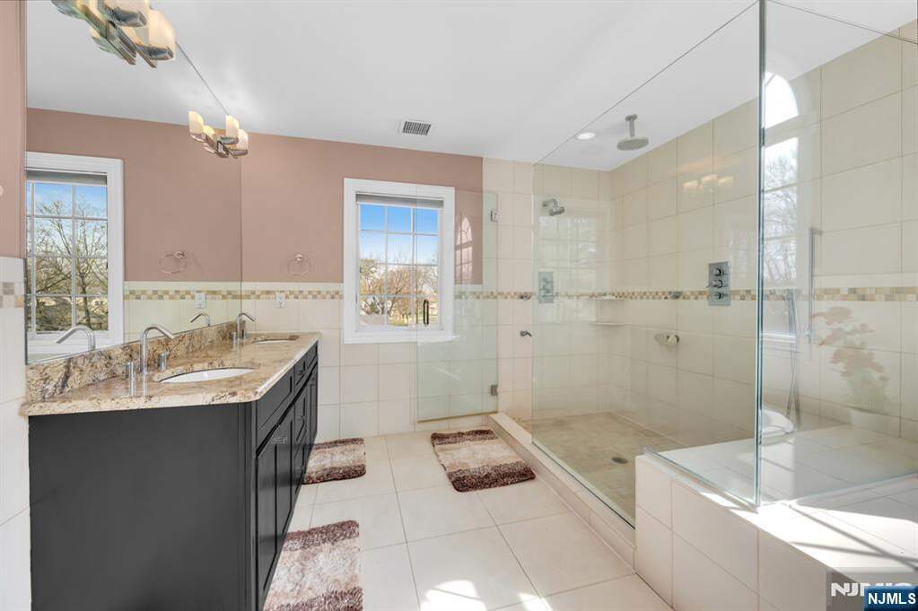 4 Bedroom Single Family Home/House's Image 20