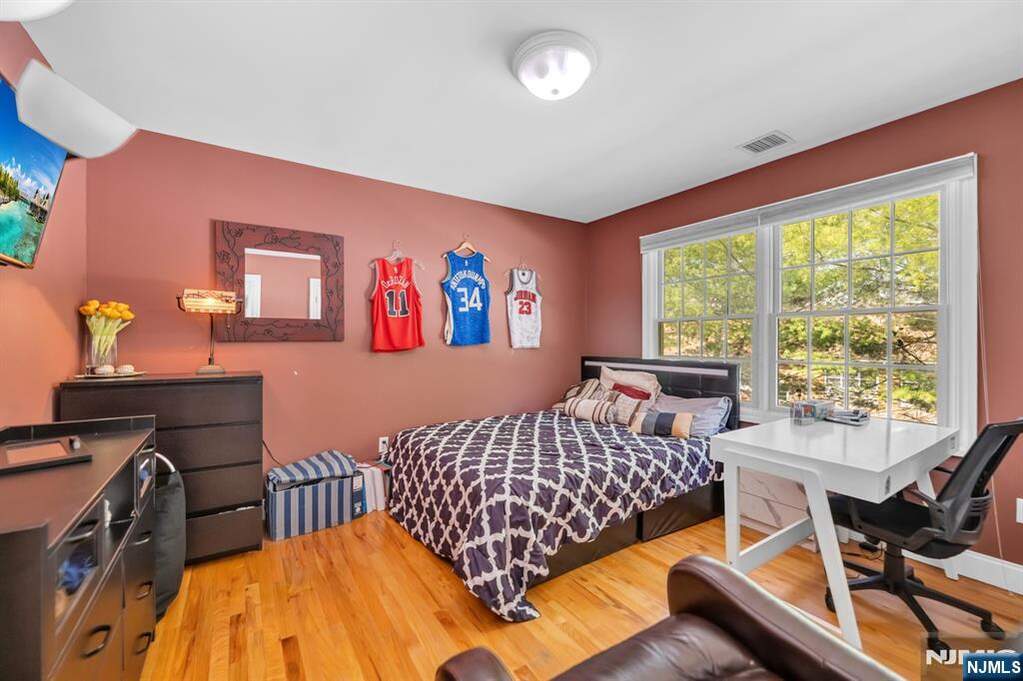4 Bedroom Single Family Home/House's Image 22