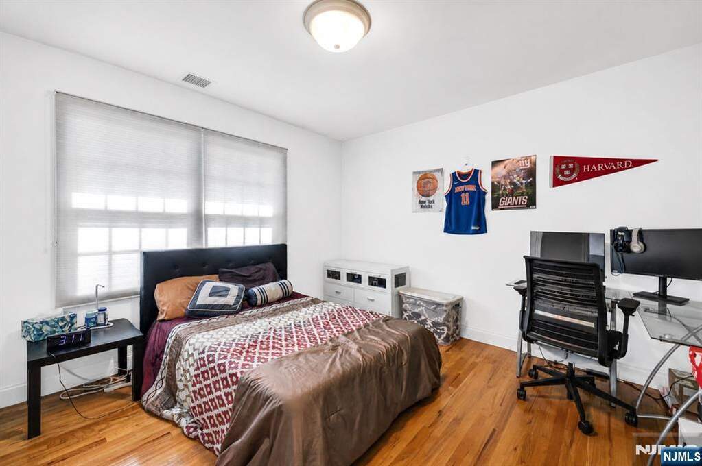 4 Bedroom Single Family Home/House's Image 23