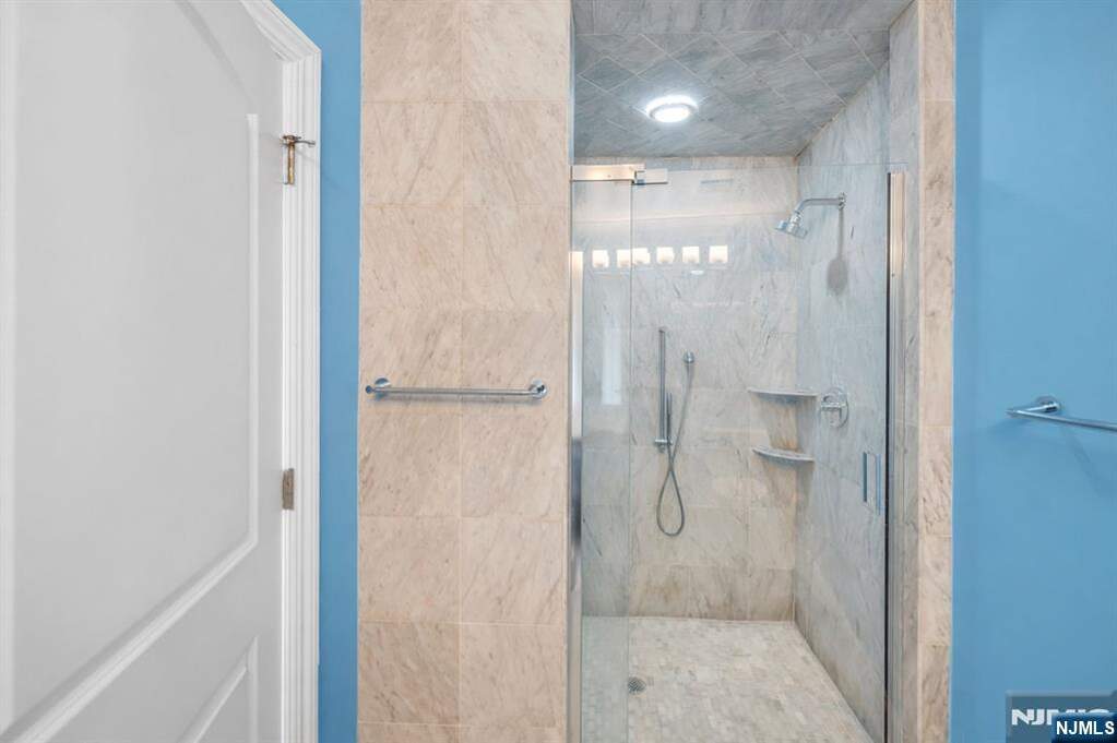4 Bedroom Single Family Home/House's Image 27