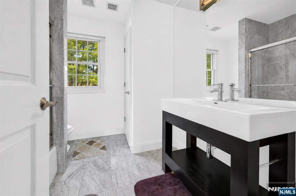 4 Bedroom Single Family Home/House's Image 30