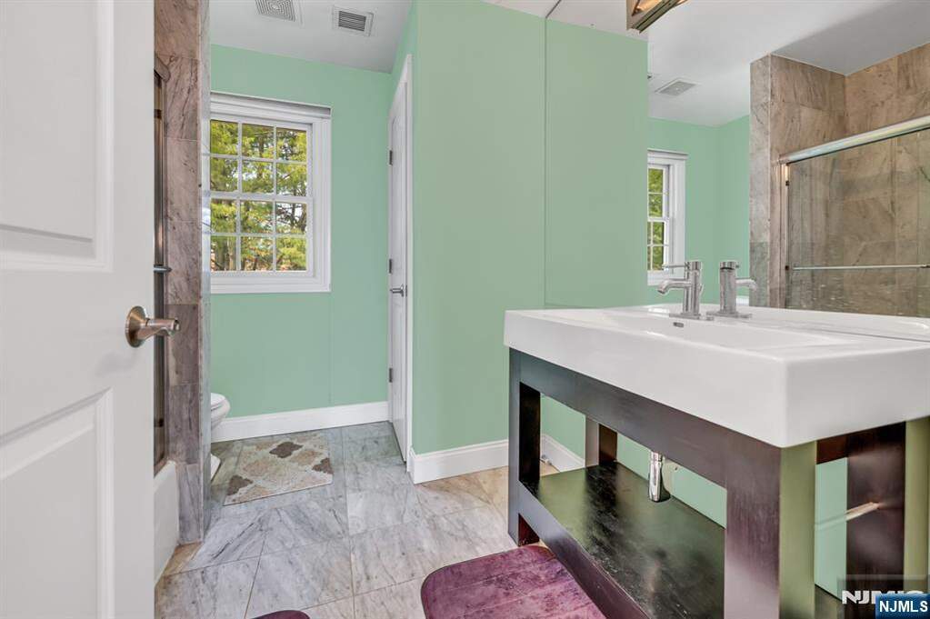 4 Bedroom Single Family Home/House's Image 31