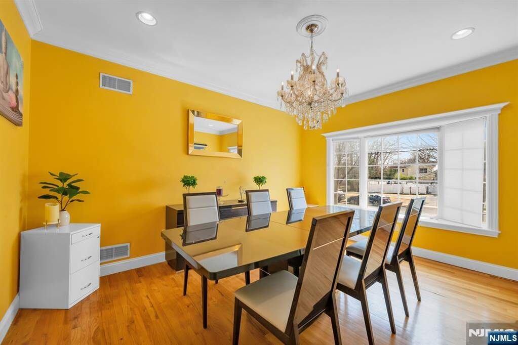 4 Bedroom Single Family Home/House's Image 4