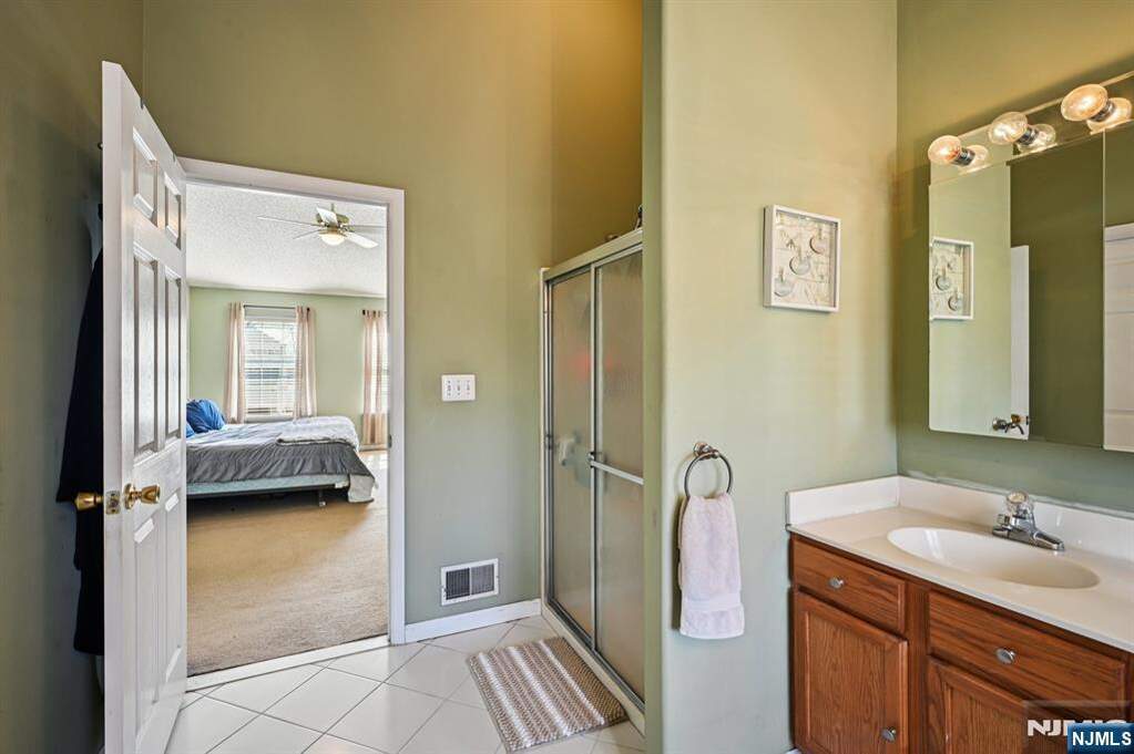 4 Bedroom Single Family Home/House's Image 27