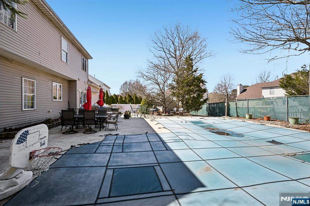 4 Bedroom Single Family Home/House's Image 39