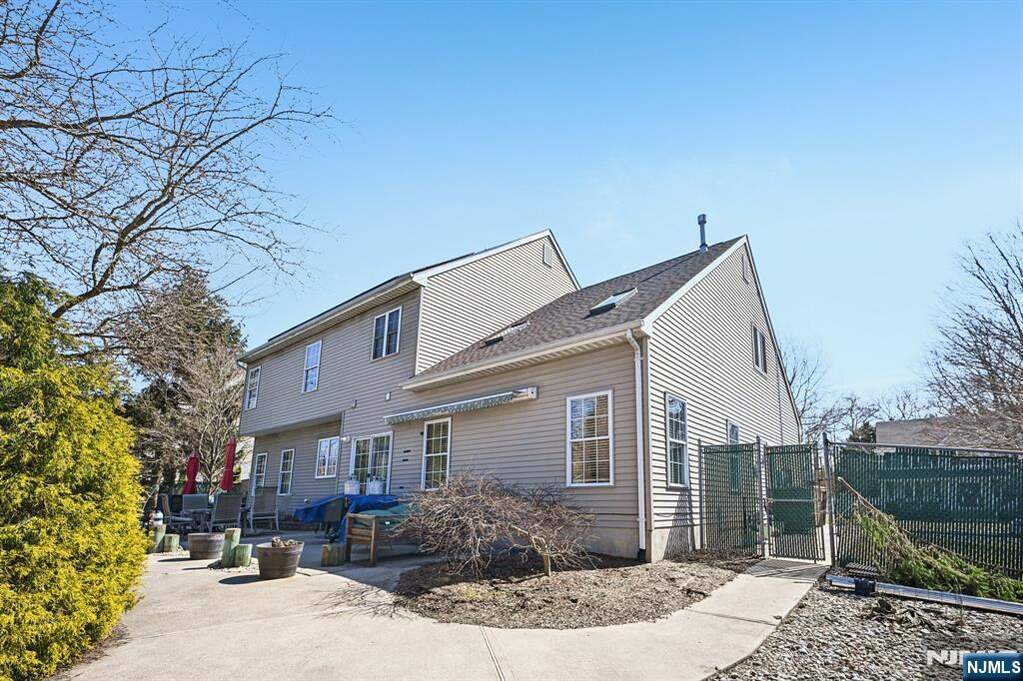 4 Bedroom Single Family Home/House's Image 45