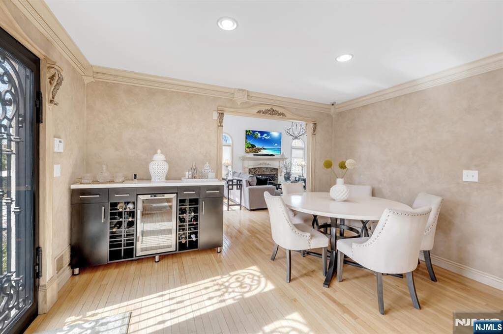 5 Bedroom Single Family Home/House's Image 15