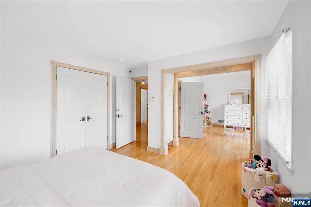 5 Bedroom Single Family Home/House's Image 28
