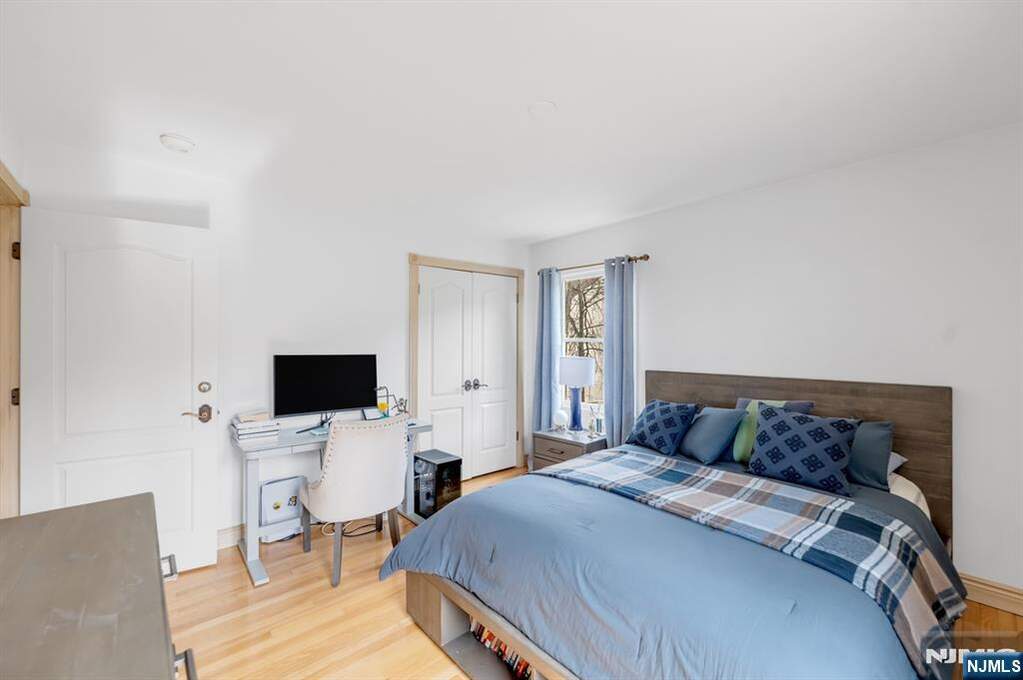 5 Bedroom Single Family Home/House's Image 32