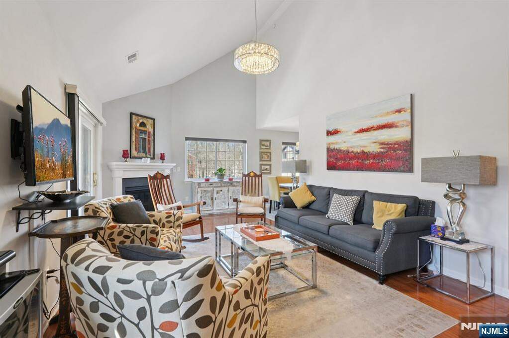 2 Bedroom Apartment/Flat's Image 8