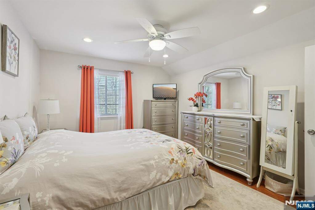 2 Bedroom Apartment/Flat's Image 23