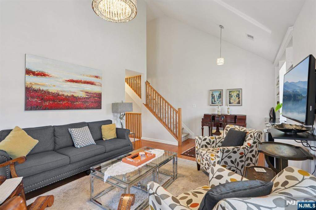 2 Bedroom Apartment/Flat's Image 3