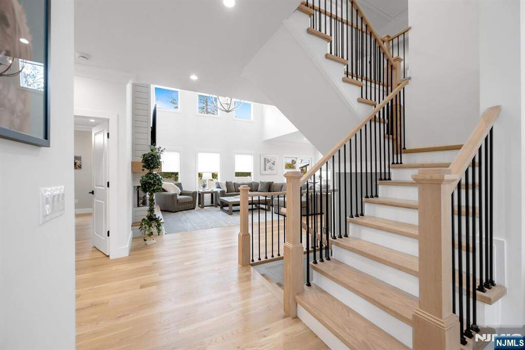 6 Bedroom Single Family Home/House's Image 23