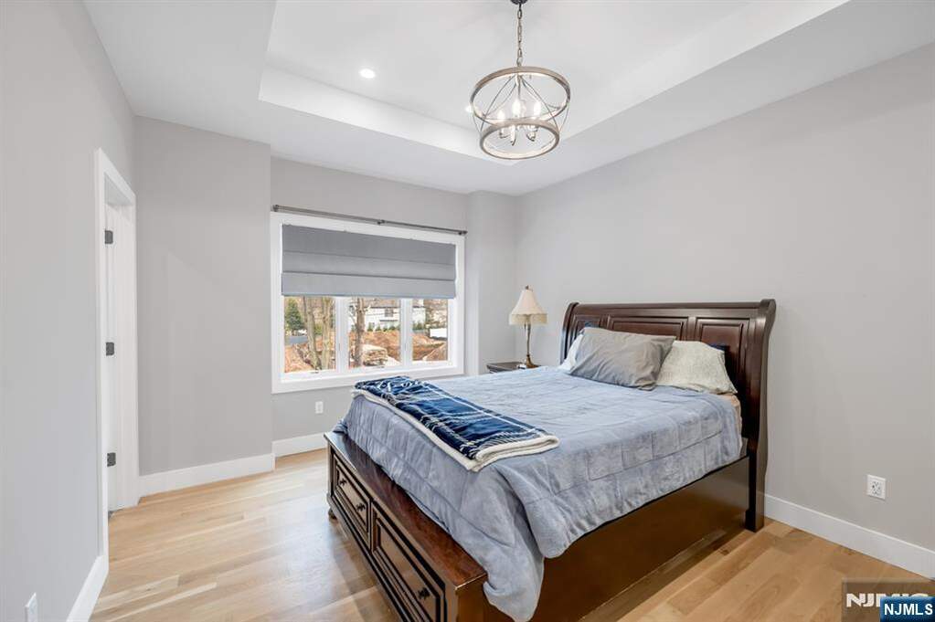 6 Bedroom Single Family Home/House's Image 31
