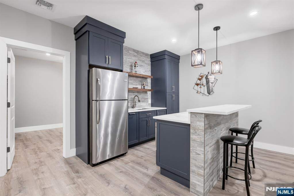 6 Bedroom Single Family Home/House's Image 36