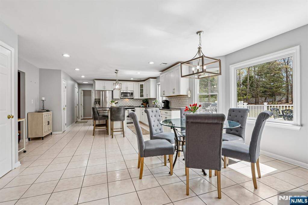 5 Bedroom Single Family Home/House's Image 14