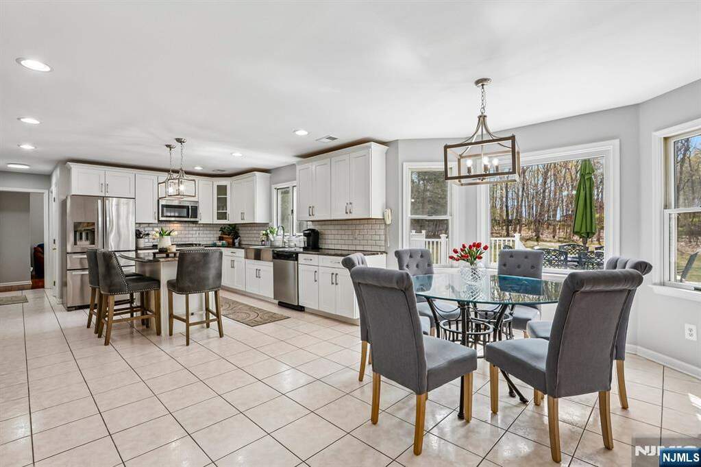 5 Bedroom Single Family Home/House's Image 16