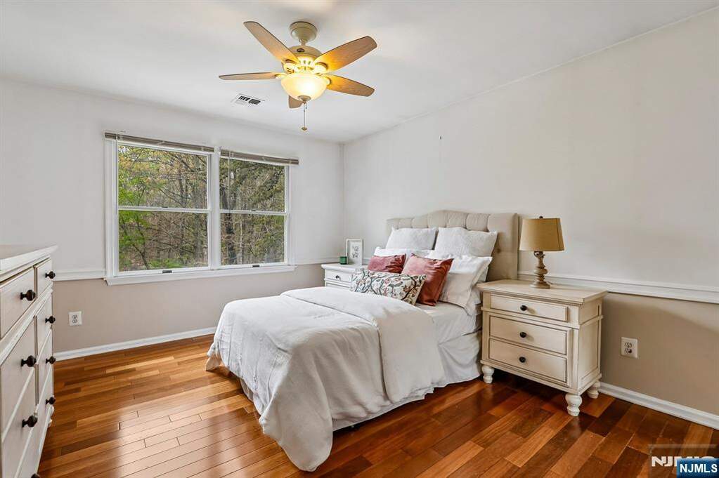 5 Bedroom Single Family Home/House's Image 29