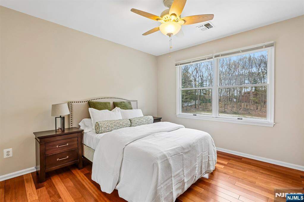 5 Bedroom Single Family Home/House's Image 31