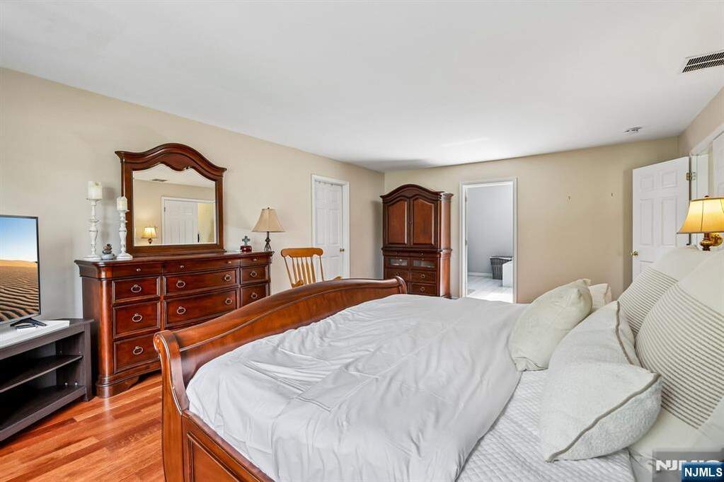 5 Bedroom Single Family Home/House's Image 37
