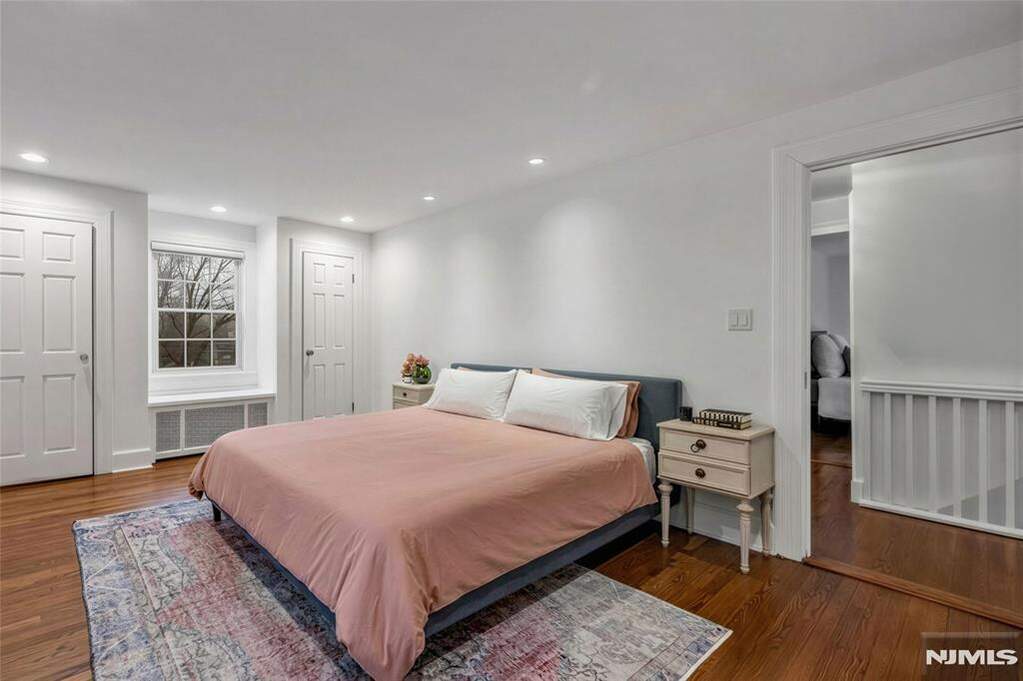 5 Bedroom Single Family Home/House's Image 14