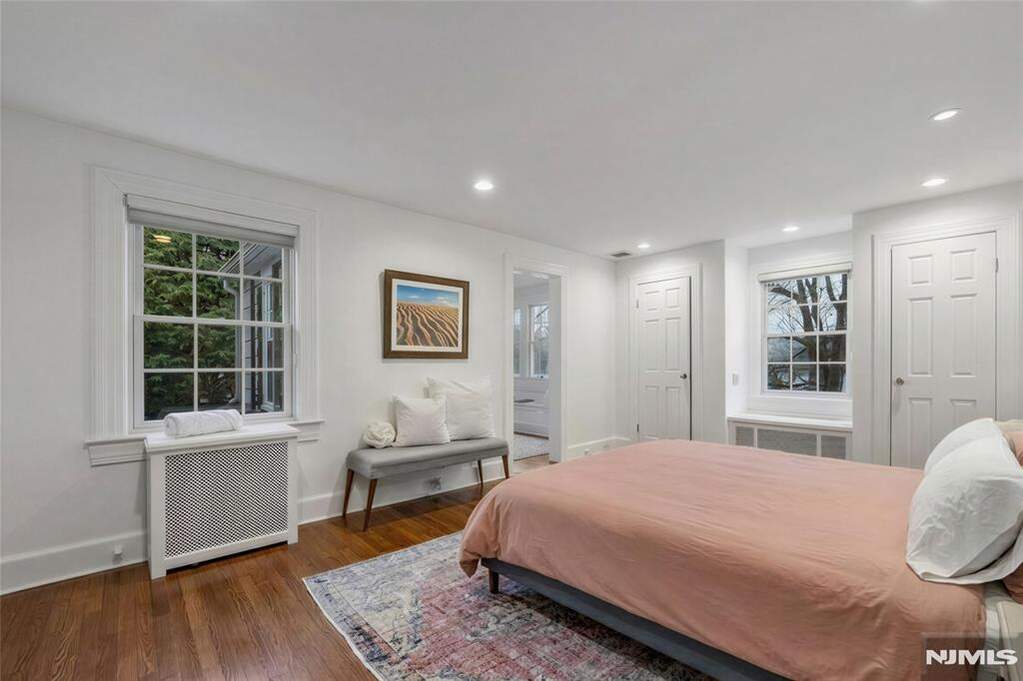 5 Bedroom Single Family Home/House's Image 15