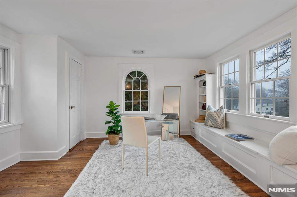 5 Bedroom Single Family Home/House's Image 16