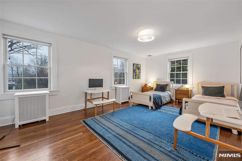 5 Bedroom Single Family Home/House's Image 18