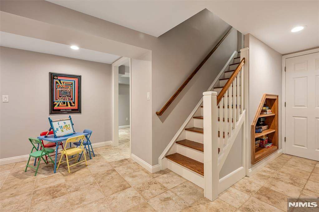 5 Bedroom Single Family Home/House's Image 24