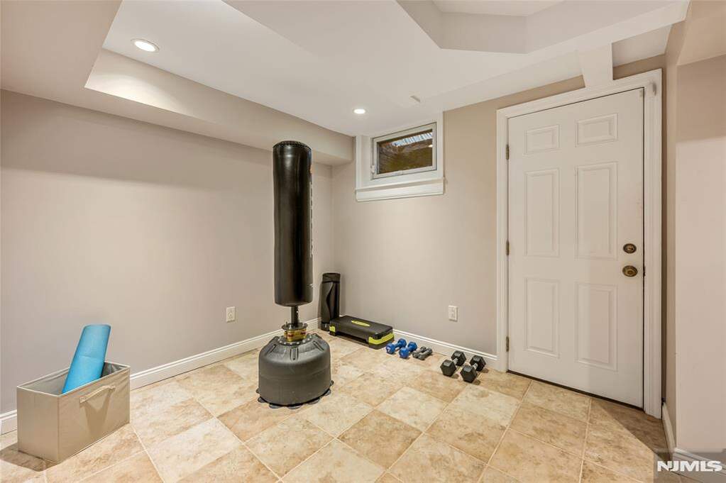5 Bedroom Single Family Home/House's Image 27