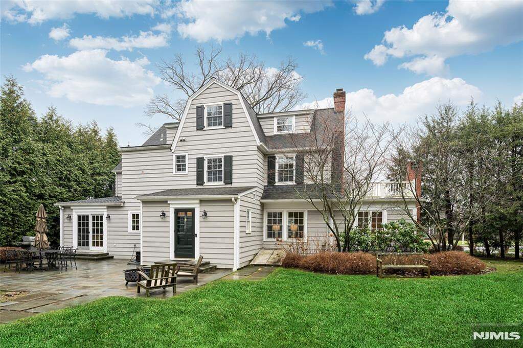 5 Bedroom Single Family Home/House's Image 28