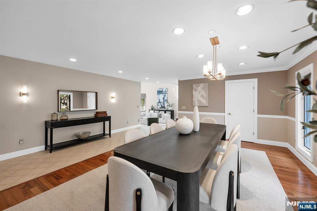 5 Bedroom Single Family Home/House's Image 10