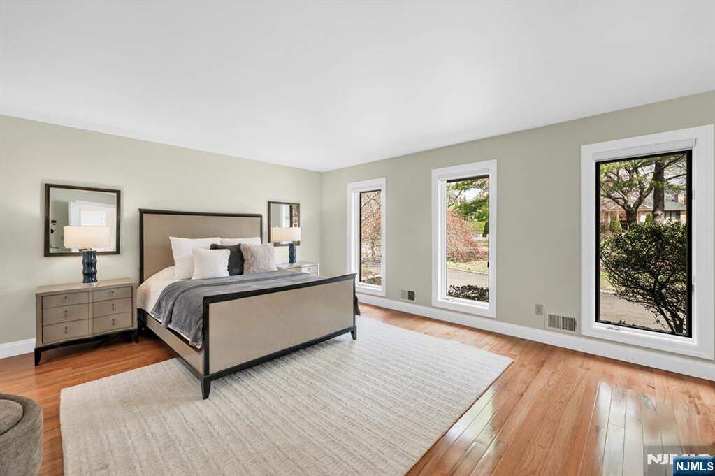 5 Bedroom Single Family Home/House's Image 16