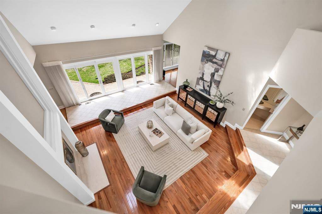 5 Bedroom Single Family Home/House's Image 22