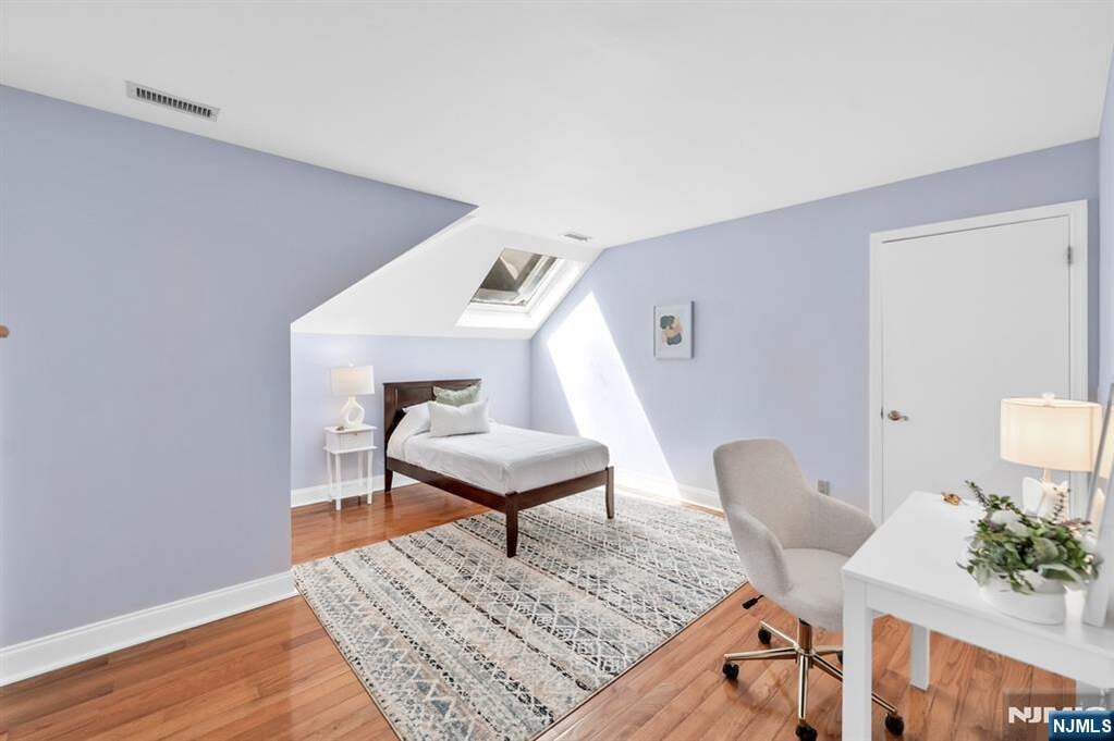 5 Bedroom Single Family Home/House's Image 23