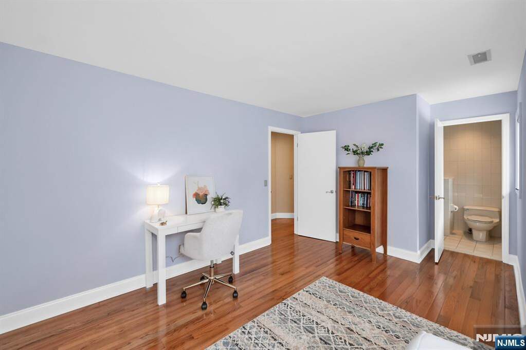 5 Bedroom Single Family Home/House's Image 25